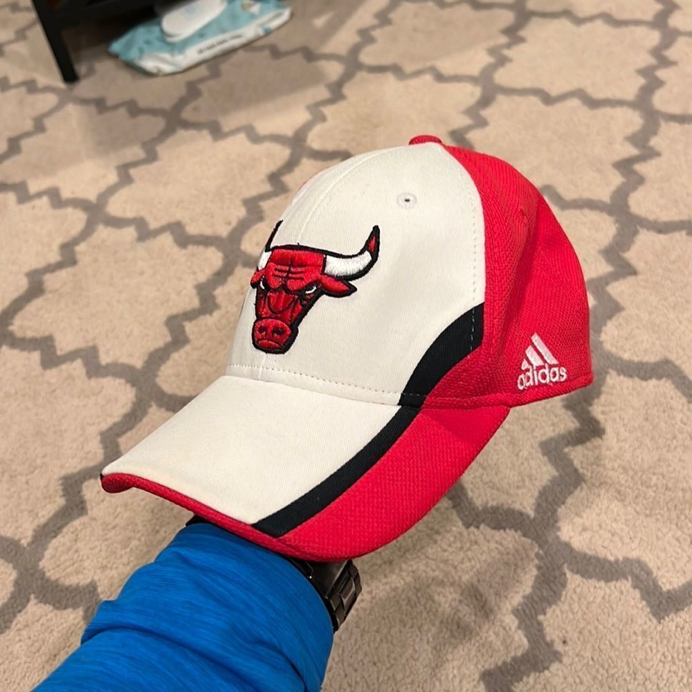 Rare! Chicago bulls Adidas NBA hat. Embroidered in like new condition